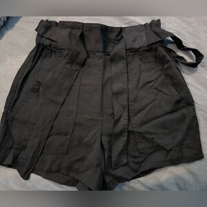 Women’s Linen blend casual shorts. NEVER WORN